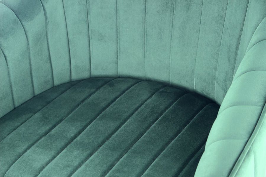 Бархатный стул-кресло со спинкой Jodie 125 на металлических ножках Темно-зеленый Kayoom - в дом или квартиру. Фото, картинка, пример в интерьере