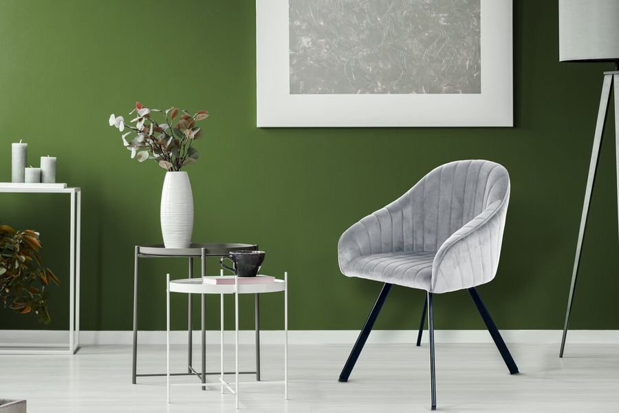 Бархатный стул-кресло со спинкой Jodie 125 на металлических ножках Светло-серый Kayoom - в дом или квартиру. Фото, картинка, пример в интерьере